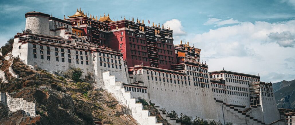 Potala Palast in Lhasa, Geschichte, Besuchstipps und Bedeutung